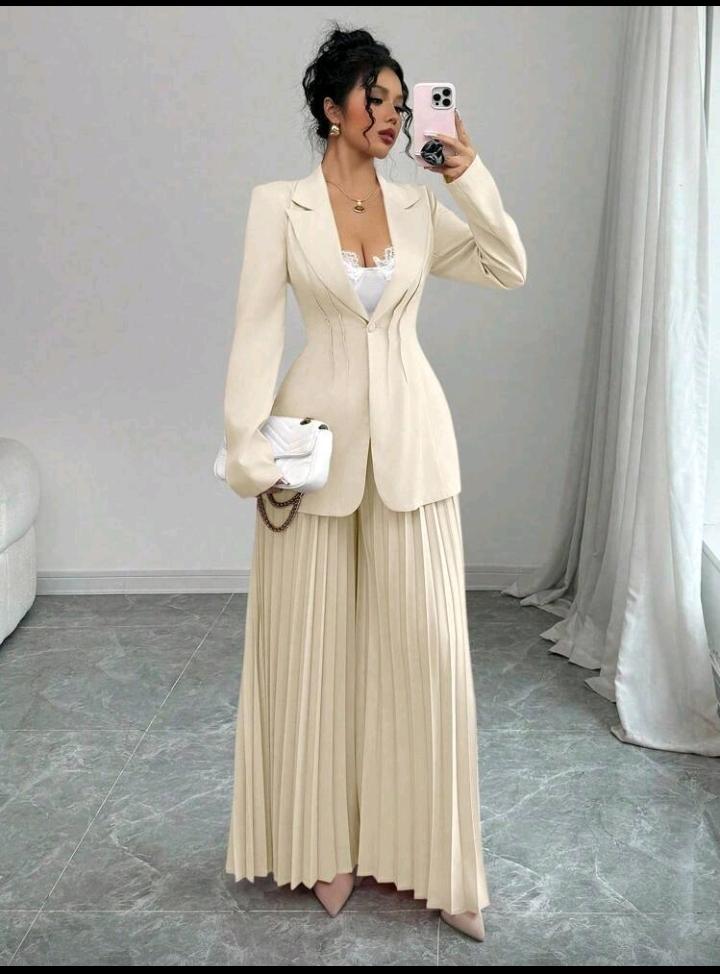 بدلة نسائية