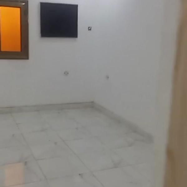 شقة غير مفروشة للإيجار