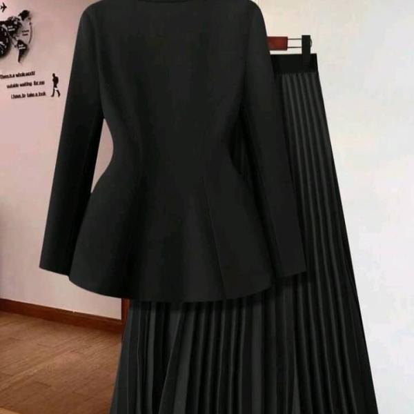 بدلة نسائية