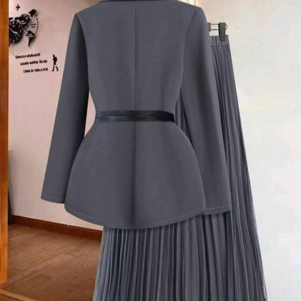 بدلة نسائية