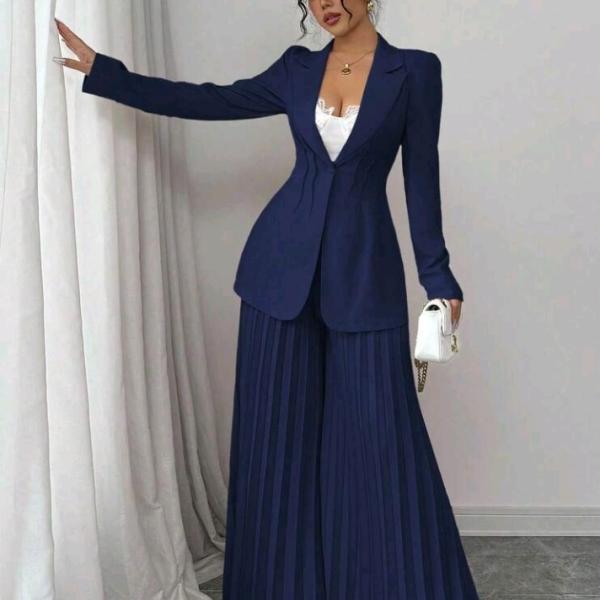 بدلة نسائية