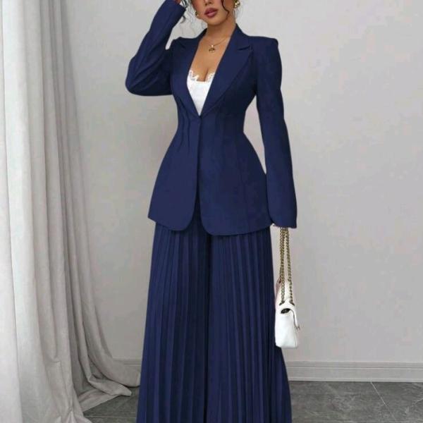 بدلة نسائية